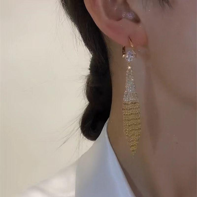 Dreamy Elegance: Exquisite Tassel Ear Cuffs with Dazzling Wheat Design