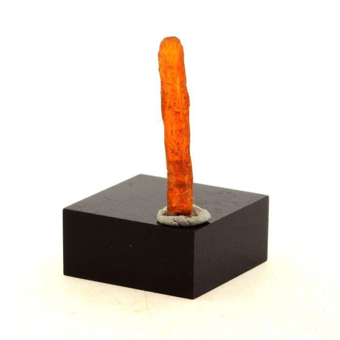 Pierres et Minéraux. Cyanite orange. 3.12 ct. Sangulungulu Hill, Loliondo, Tanzanie.