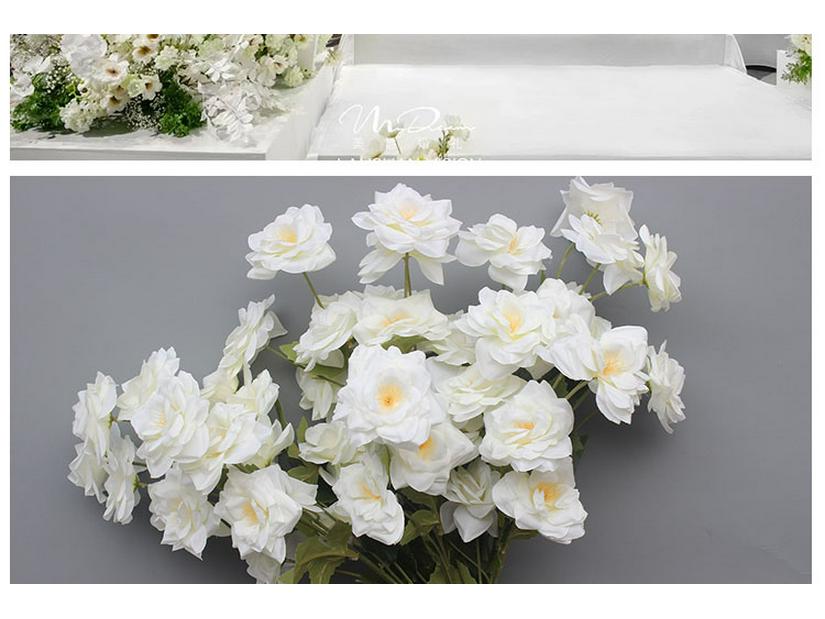 Weiße Blumendekoration für Hochzeiten Künstliche Straußornamente und Bogen-Requisiten