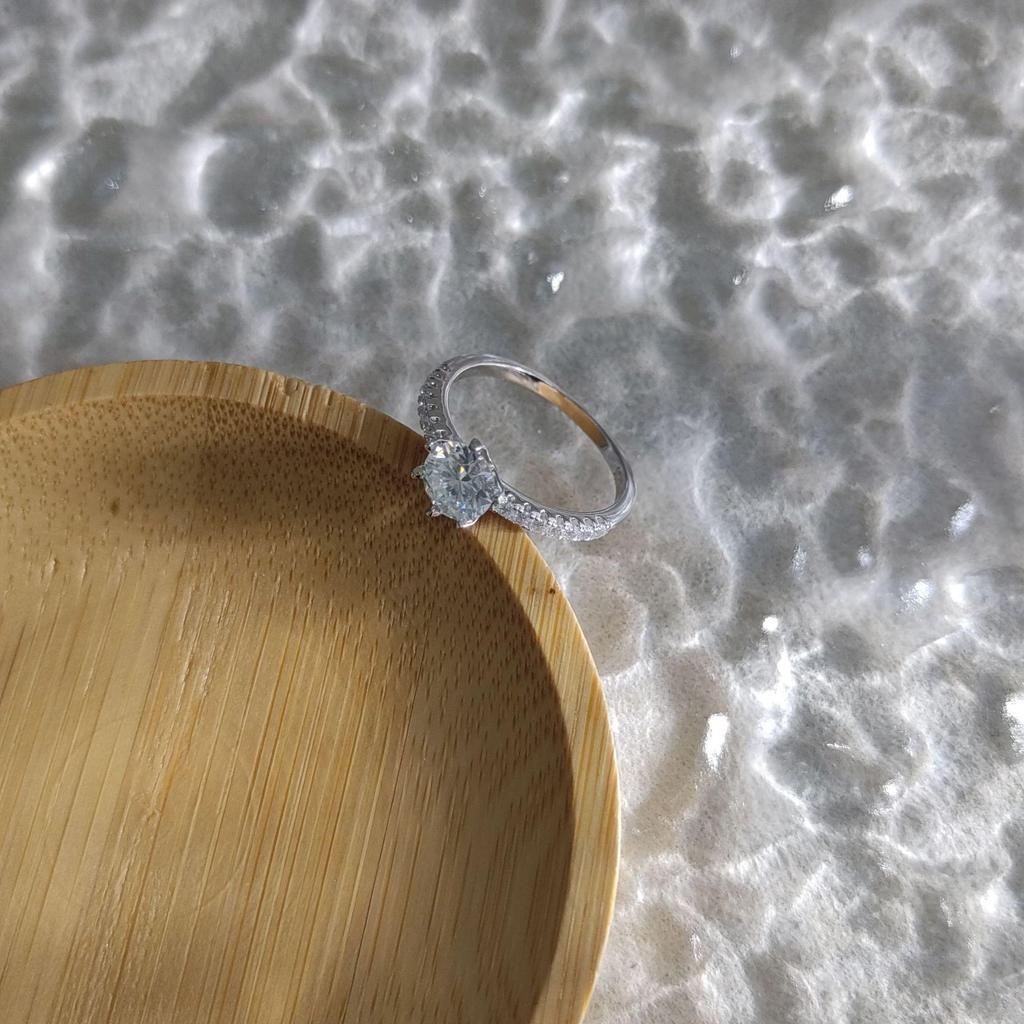 Korean Style Women's S925 Sterling Silver Six-Prong Diamond Ring, One Carat Fashionable Band