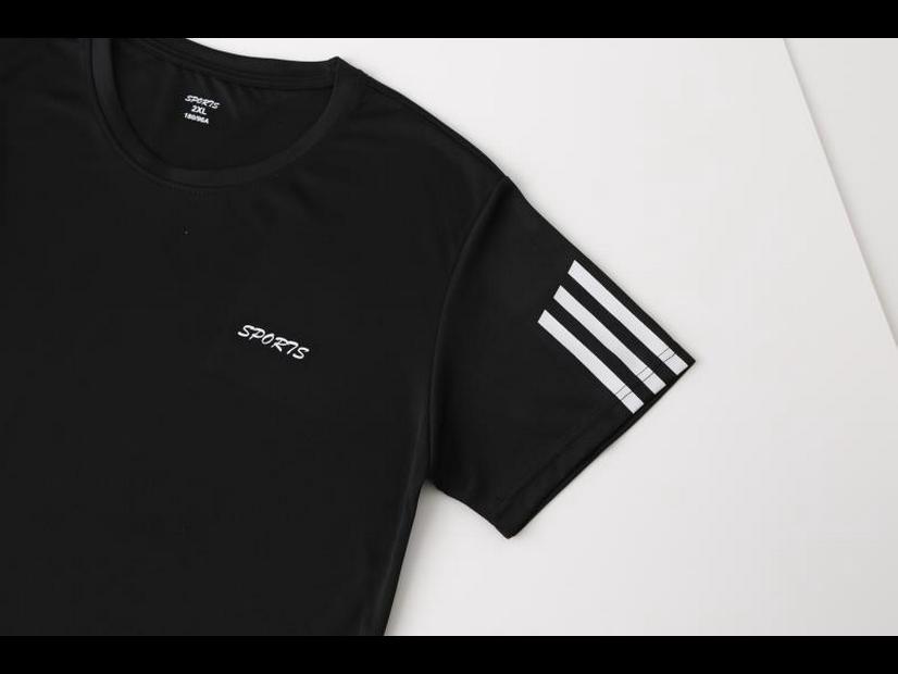 Men's Summer Gym Running Set: Loose-fit Quick-drying T-shirt with Round Neck and Printed Design.