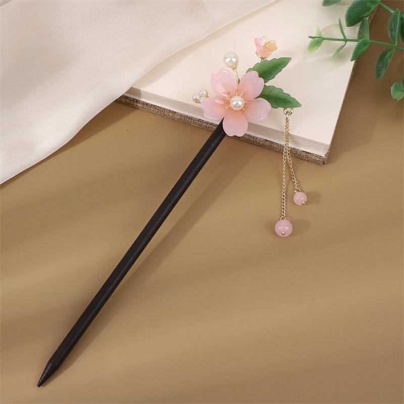 Ebony Style Tassel Hairpin: Vintage Wooden Hair Accessory for Women, Perfect for Simple Updos and Ancient Costume Adornments