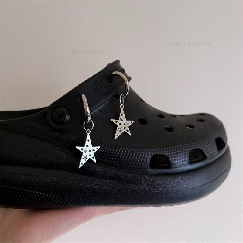 2 Stück Legierung Pentagramm Schuhzubehör Kreativ Glocke Gabel Anhänger DIY Hängend Party Schmuck Karabinerhaken Schuhschnallen Dekoration