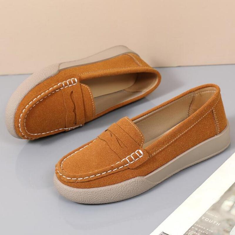 The new women's loafers are comfortable and lightweight. Women's spring and autumn casual leather shoes, flat shoes, large size