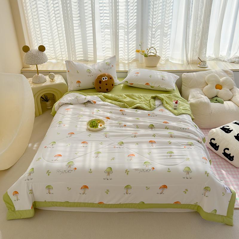 Ultra-Soft Summer Cooling Quilt - Lightweight, Breathable & Skin-Friendly with Embossed Floral Print Design for All Seasons - Perfect for Bedroom