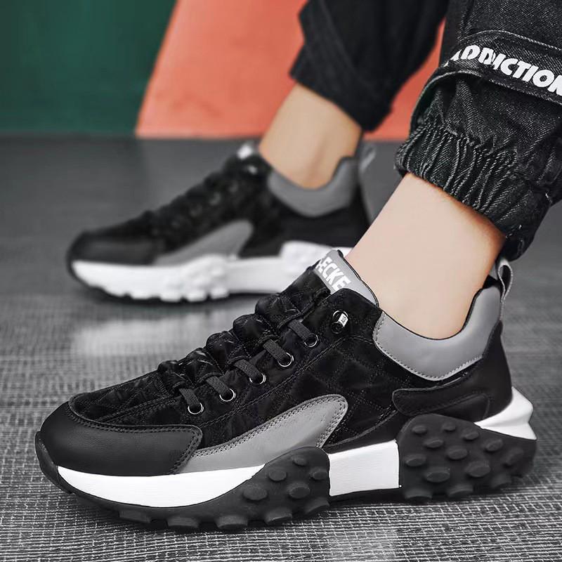 Atmungsaktive Freizeitsport- und Wanderschuhe in Übergröße für Herren mit dicker Sohle