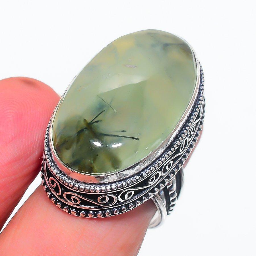 

Кольцо из серебра 925 пробы с натуральным пренитом, размер 7 f7o11