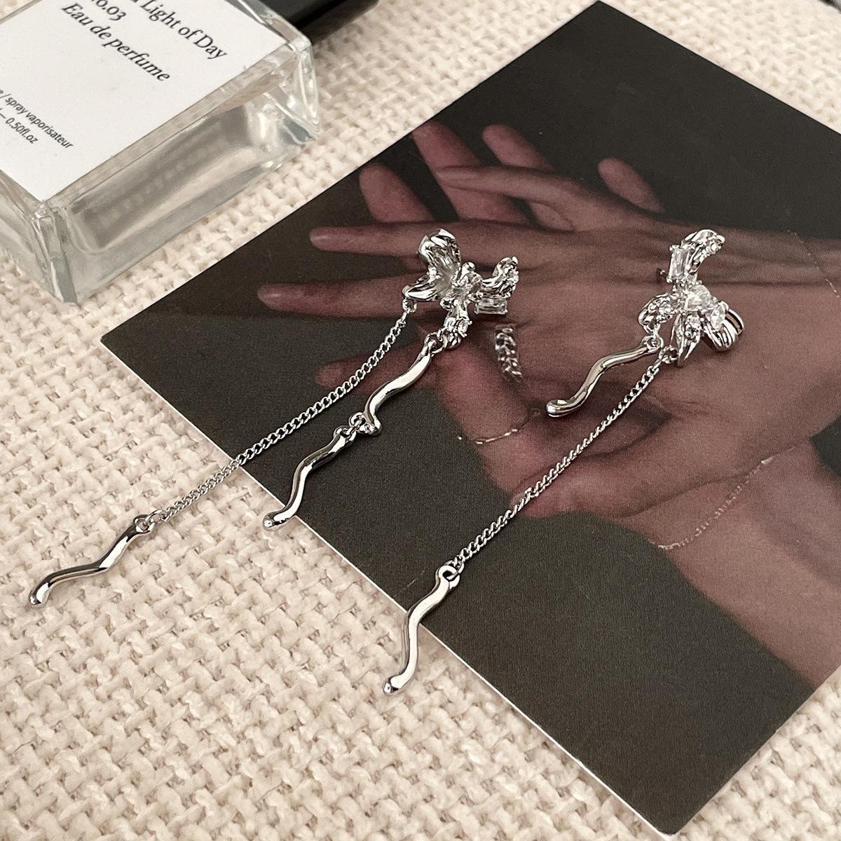 

Irregular antique bow stud earrings women s unique design sense super fairy fringed earrings fresh and fashionable zircon earrings copper