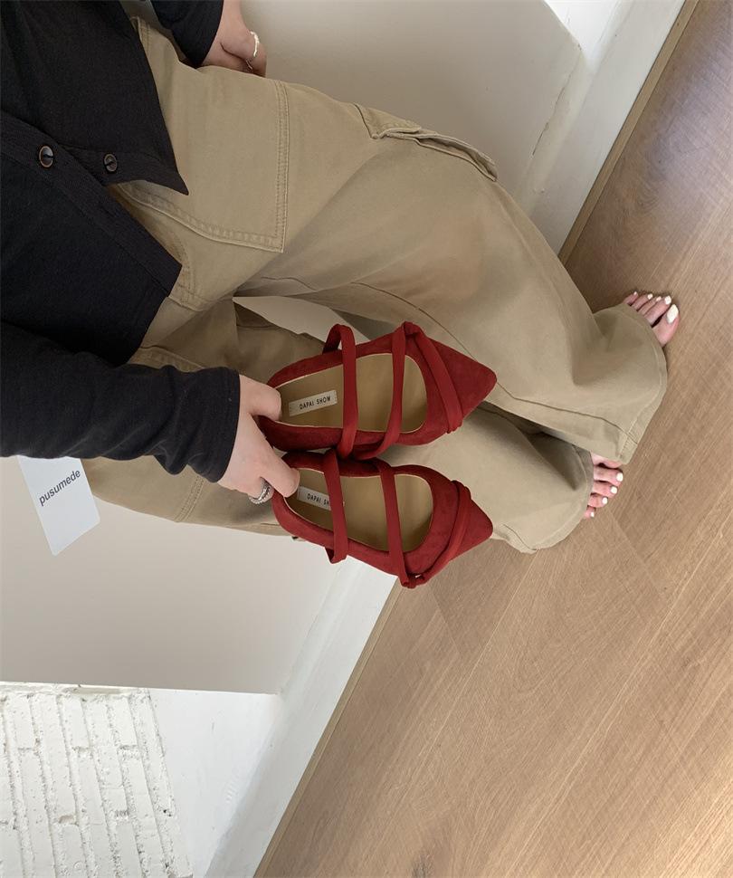 2025 spring and autumn models pointed head shallow mouth low heel single shoes women's foot ribbon retro not tired feet fashion shoes Mary Jane shoes