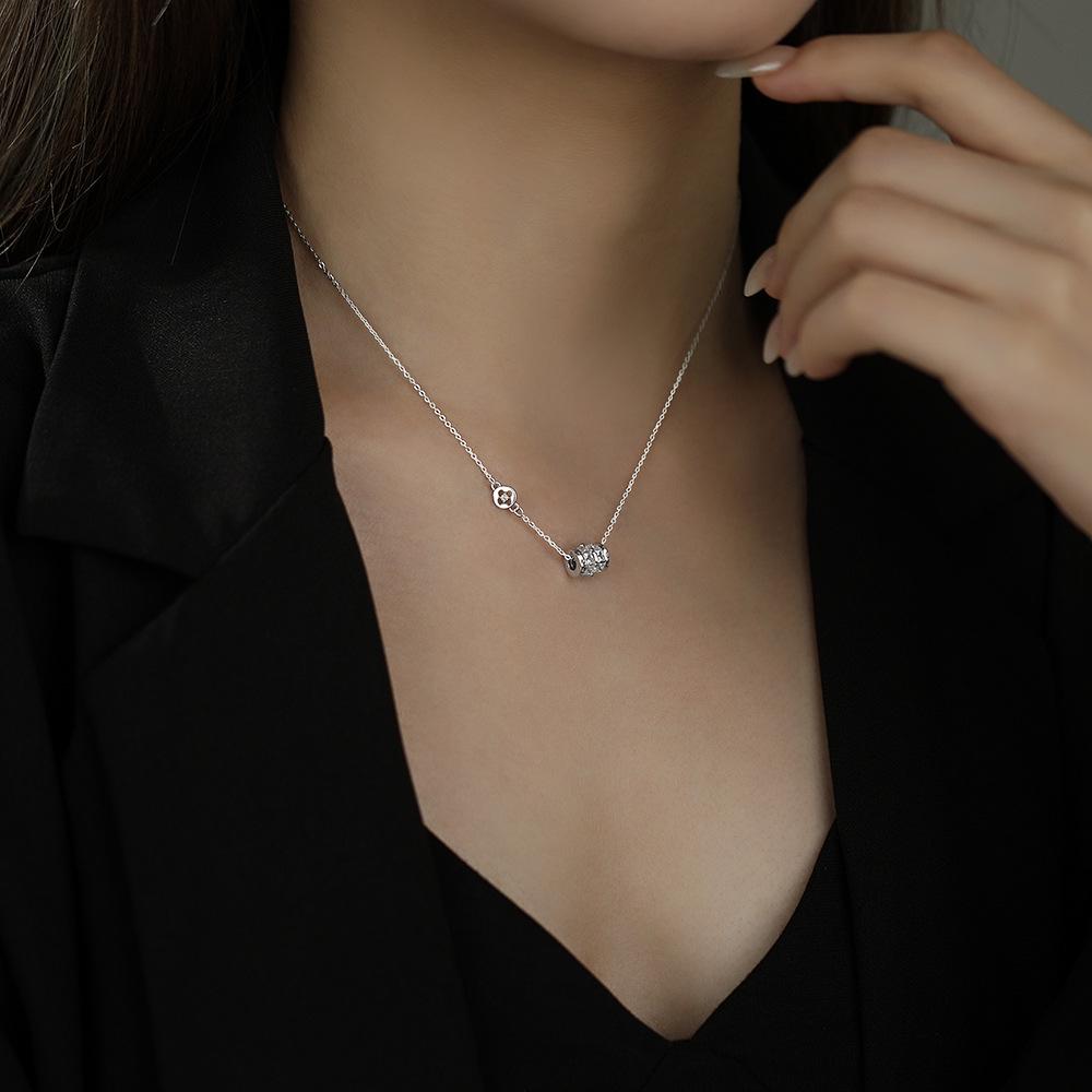 Halskette mit Anhänger Kleine Taille aus S999 Reinsilber im koreanischen Stil - Damen Exquisite Leichte Luxus Schlüsselbeinkette