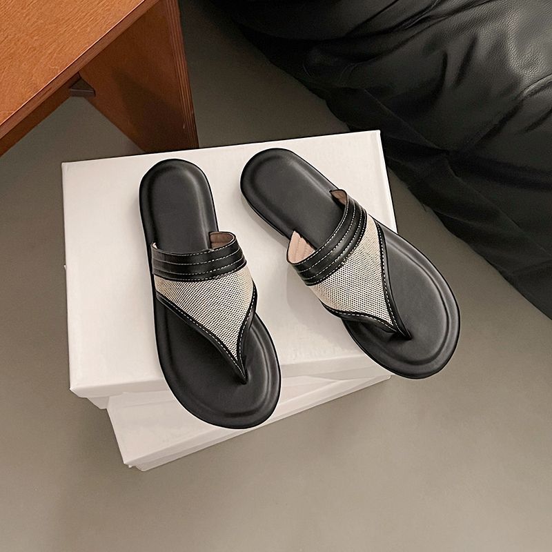 Korean Version of Flat-bottomed Non-slip Slippers Women's 2025 Summer and Autumn New Outer Wear Flip-flops Casual Fashion Versatile Toe Sandals