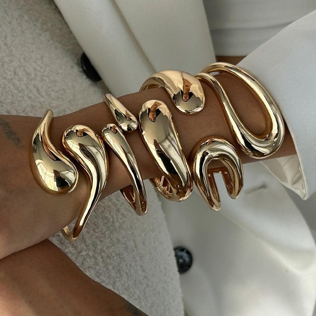 Hip-Hop Futuristic Metal Glossy Bracelet, Trendy Geometric Texture Water Drop Hug Bracelet Woman