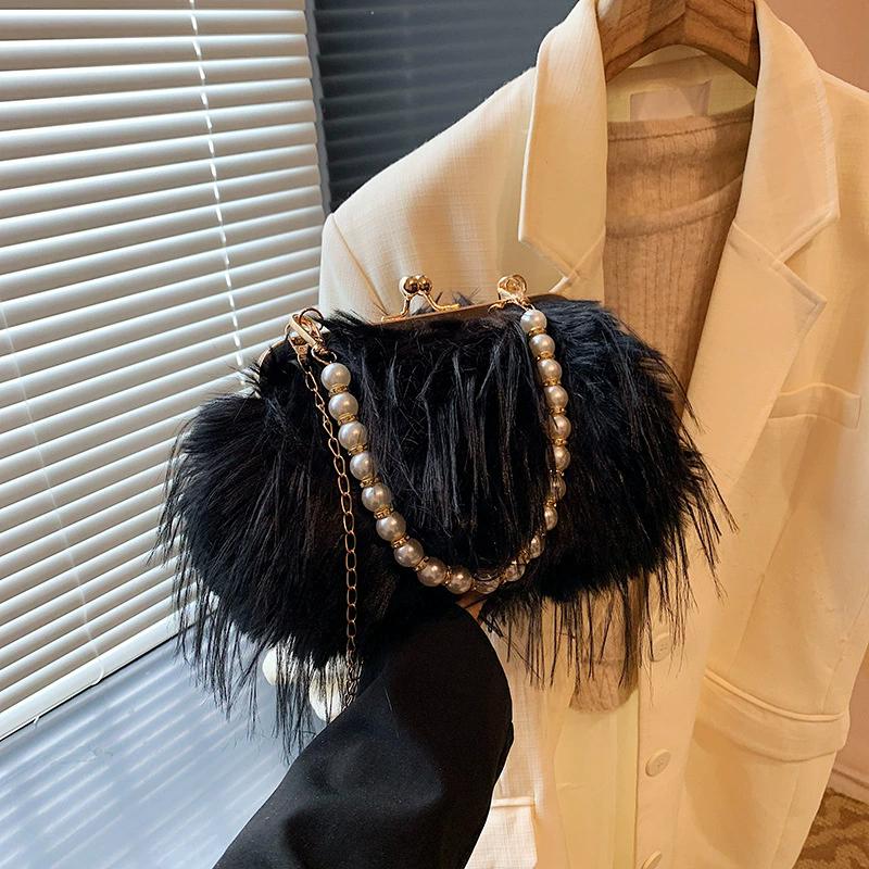 

Beading Chain Women s Evening Plush Handbags Faux Fur Tassel Ladies Shoulder Bag Elegant Female Crossbody Bags Party Furry Purse чорний