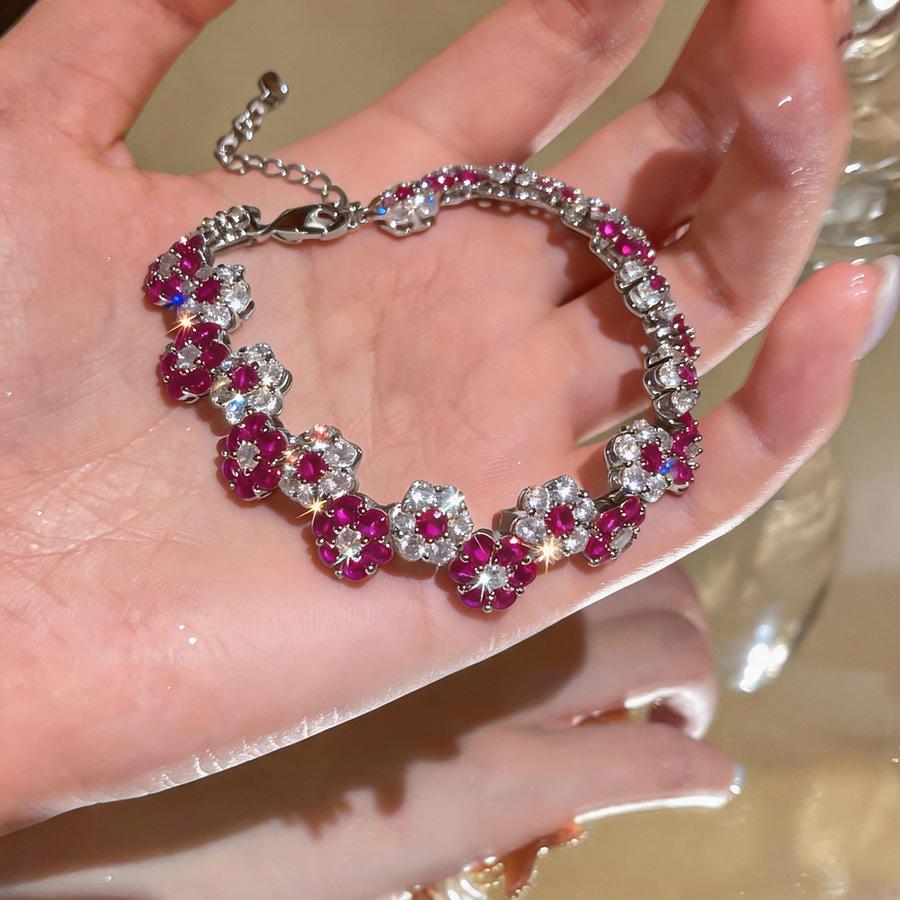 Elegant Zircon Love Heart Flower Bracelet for Women: Fashionable & Versatile Hand Jewelry