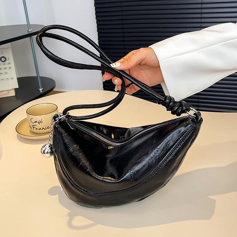 

Silver Croissant 2025 Single Shoulder Crossbody Bag - Versatile, Large Capacity Dumpling Design