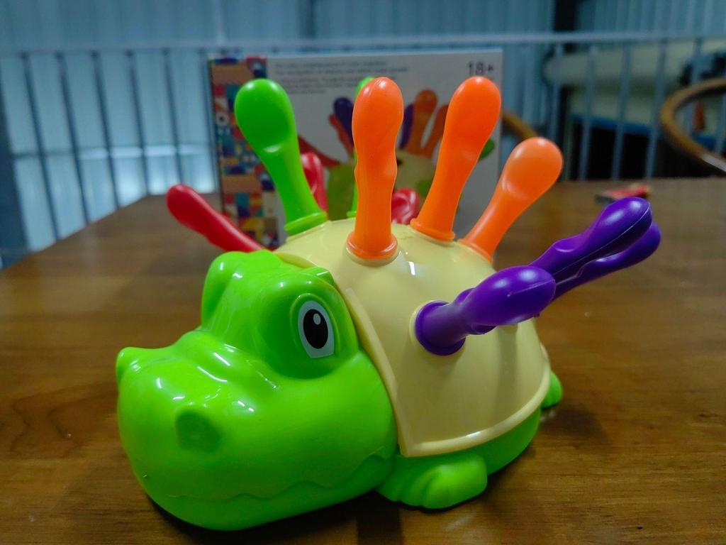 Montessori Hedgehog Puzzle: Educational Toy for Fine Motor Skills & Color Recognition (Ages 0-3)