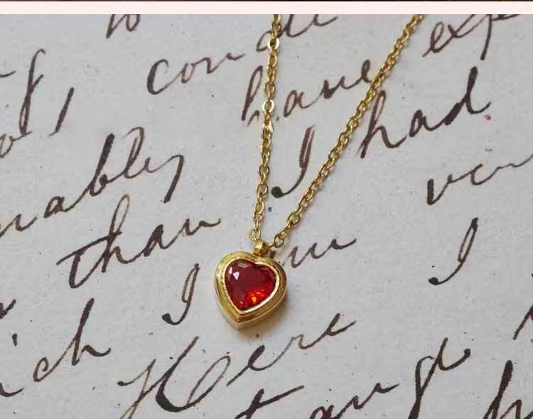 Peach Heart Zircon Pendant Necklace, Gold-Plated Titanium Steel, Sweet and Versatile Everyday Clavicle Chain