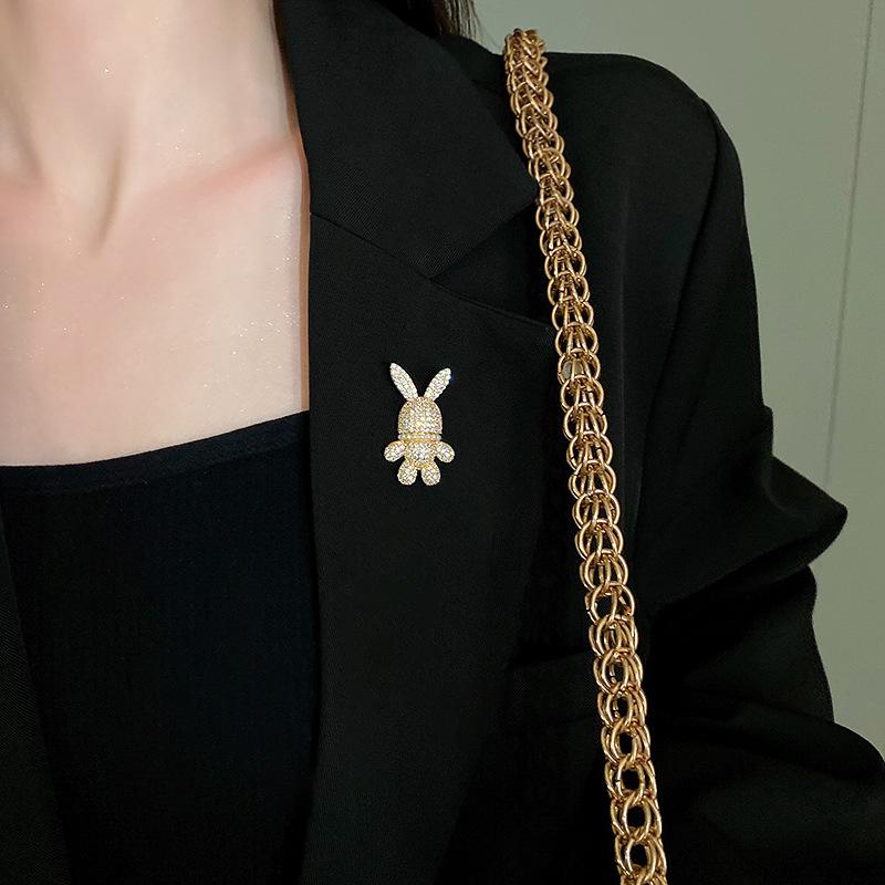Nouvelles Broches Lapin Brillantes Incrustées de Strass Pour Femmes Mode Broche Cristal Perle Pins Bijoux Fête Mariage Cadeaux Accessoires