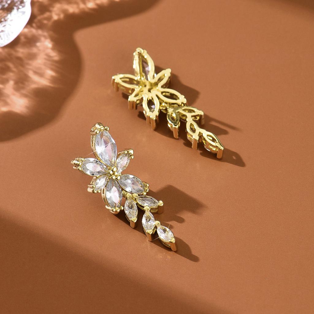Ladies' fashionable design earrings and jewelry are suitable for dates, parties, festivals, and gifts