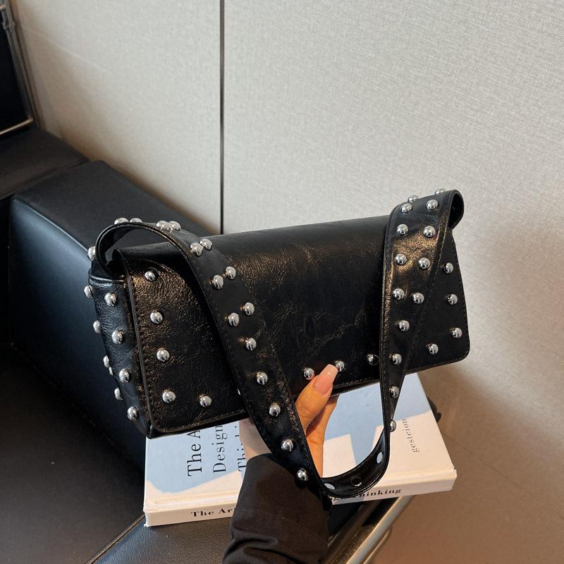 

Rivet small bag women s new fashion broadband underarm small square bag autumn and winter retro commuter shoulder bag чорний