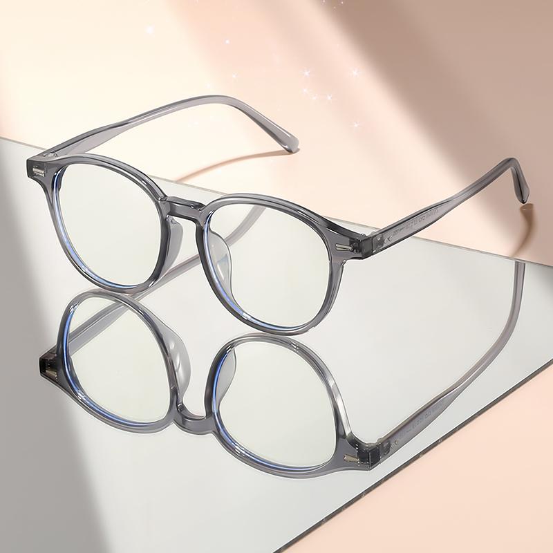The new small round-framed flat light lens features a simple design and is a daily wear and shooting decoration item