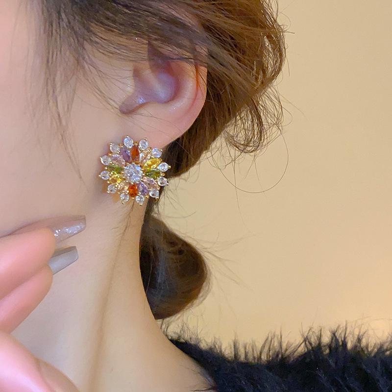 Orecchini a Fiore in Zircone con Ago in Argento Galvanizzato Oro - Design Elegante, Stile di Alta Gamma