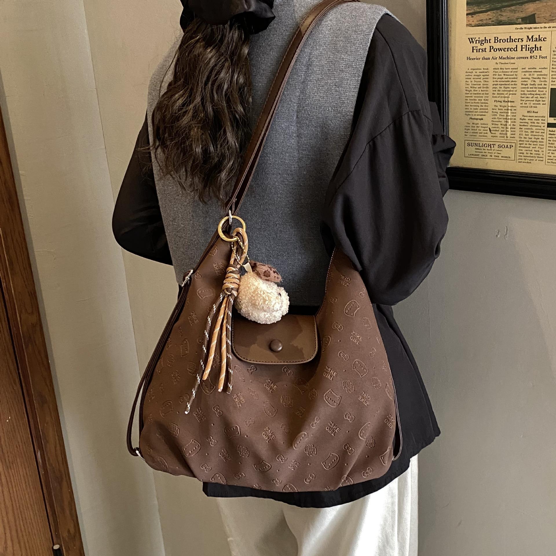 

Commuter large-capacity bag women s 2025 autumn and winter new backpack popular embossed tote bag trendy women s bag single package