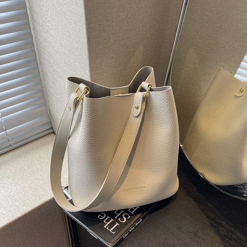 Textured retro tote bucket bag women's 2026 spring new casual light luxury niche shoulder messenger bag