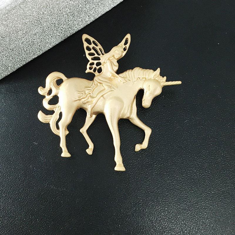 Creative Baroque Angel Pony Horse Brooch Pin Badge Clothing Suit Corsage Women High-End Brooch Jewelry Accessories Gift