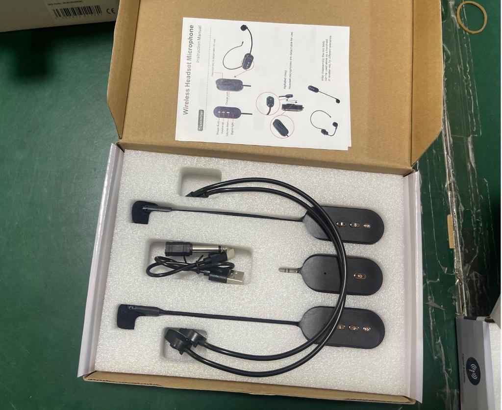 2.4G Dual Wireless Microphone and Bluetooth Speaker for Teaching and Stage Performance