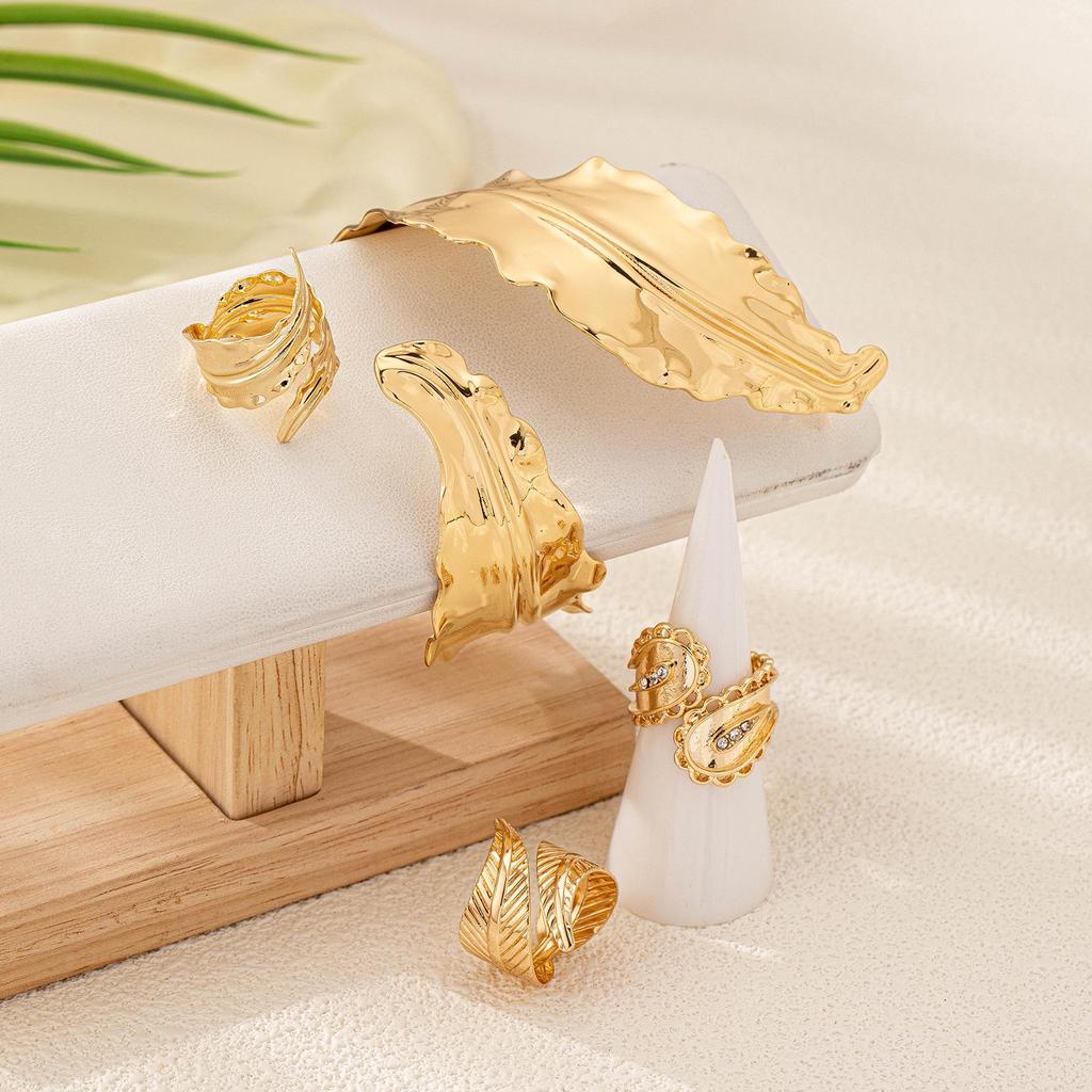 Retro Gold Pleated Leaf Bangle & Adjustable Spiral Ring Set