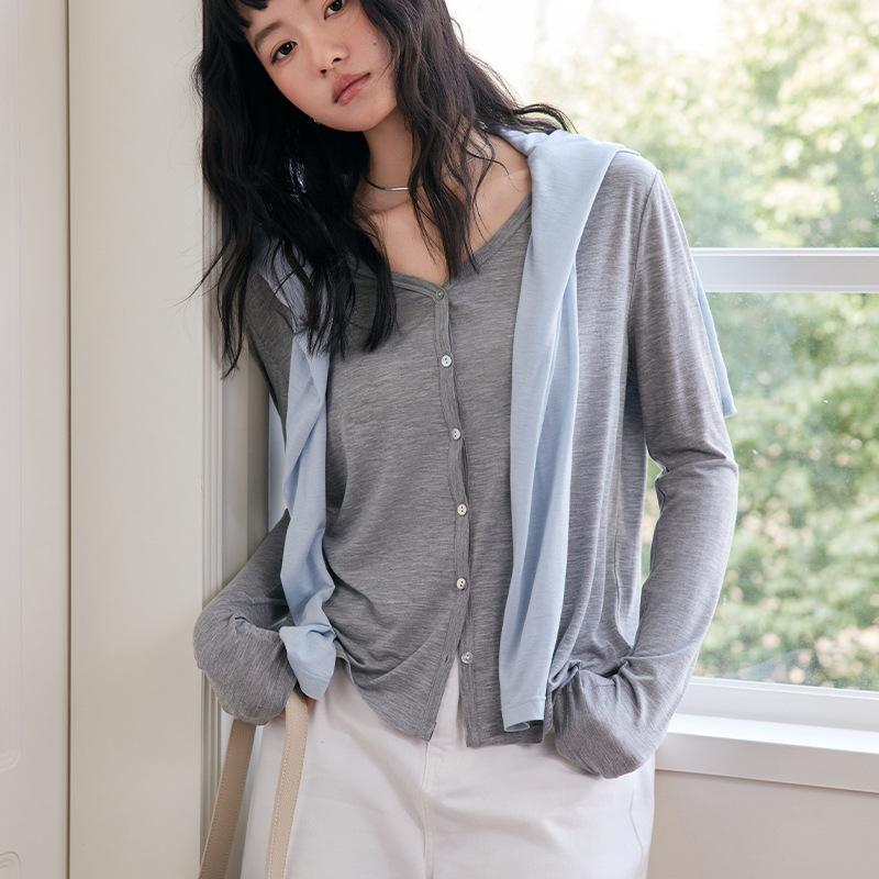 A New Spring and Summer Cardigan for Women, A Thin-button Long-sleeved Top