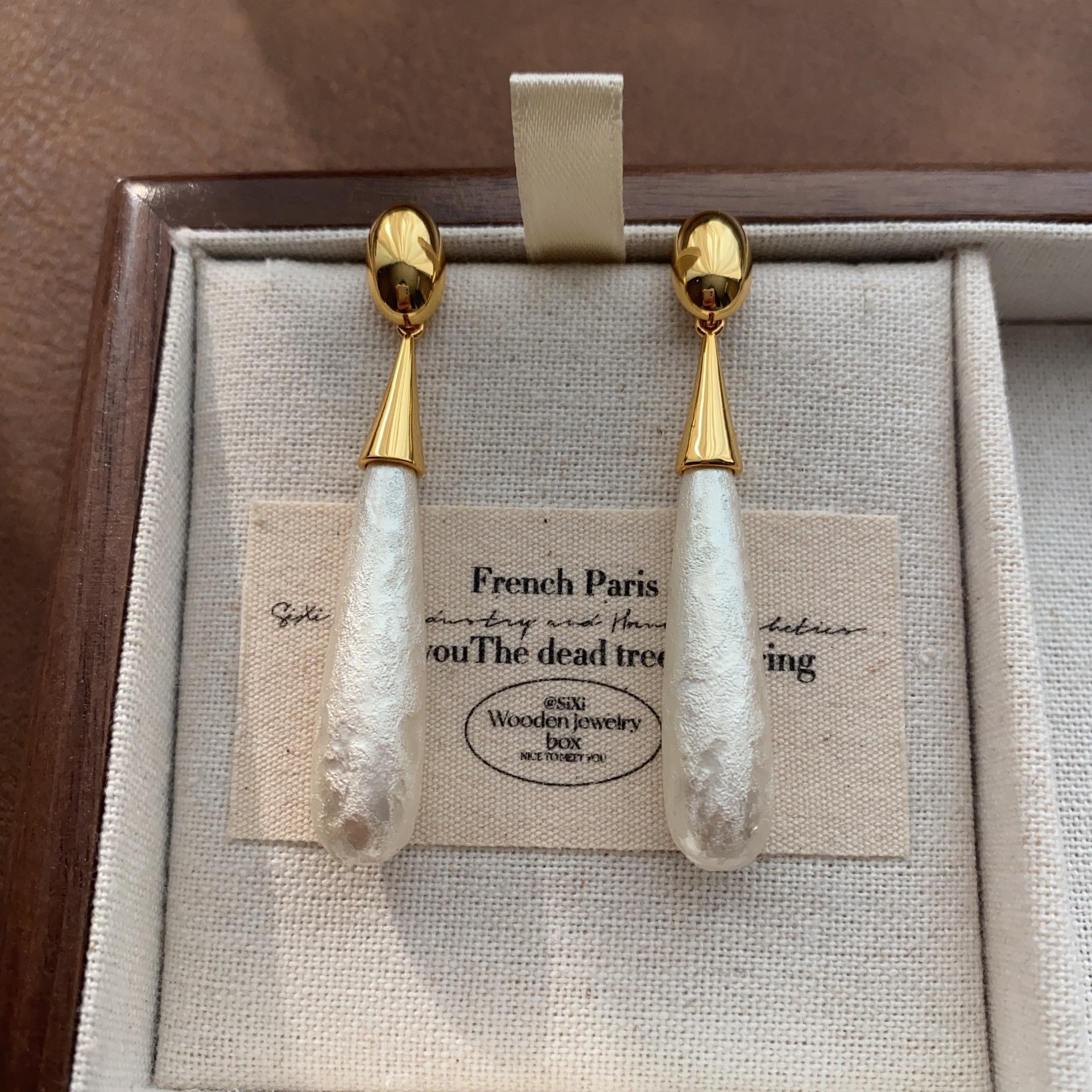 

Fashion Water Drop Pearl Fringed Earrings Earrings Elegant Light Luxury Niche Design Minimalist High-end Versatile Earrings