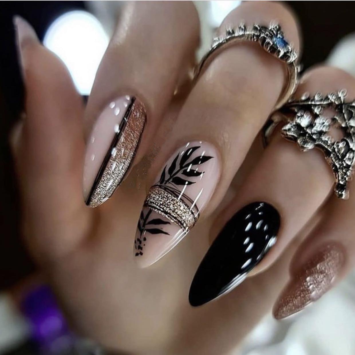 

Gold Powder Black Leaf Removable False Nails – Dark Series