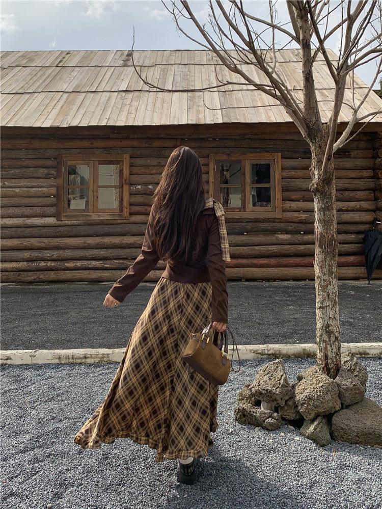 Asymmetrical Hem Off-Shoulder Top & Skirt Set with Stylish Design