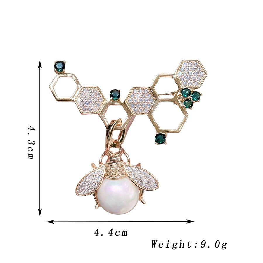 

Elegant Imitation Pearl Insect Pendant Charm Brooches for Women Party Hollow Out Rhinetones Polygon Brooch Pins Geometry Zircon