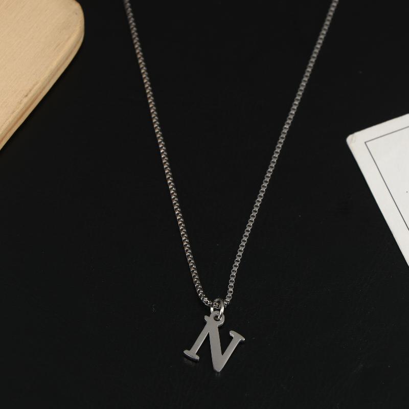 Naszyjniki z wisiorkami z literami A-Z Stal nierdzewna Prosty naszyjnik Stylowy Dla Kobiet Mężczyzn Codzienna biżuteria Prezenty