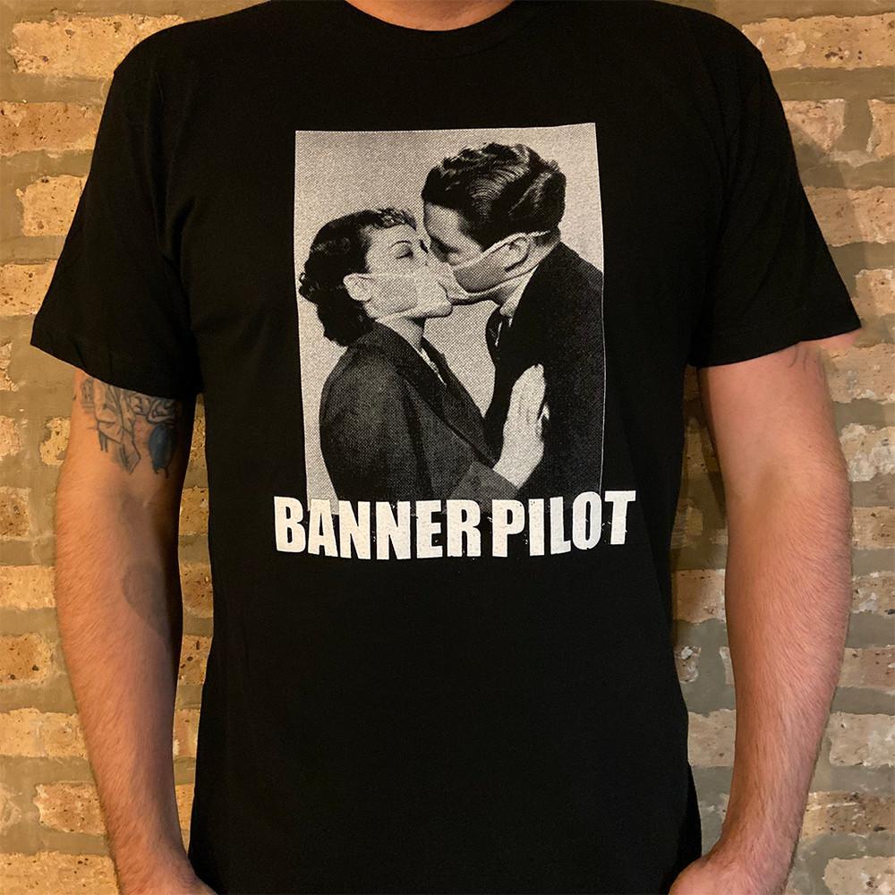 Banner Pilot Kiss Unisex Short Sleeve Full Size S5XL S077 Unisex T-Shirt L