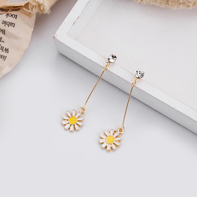 Korean Daisy Long Earrings: Simple, Elegant Flower Design with Diamonds.