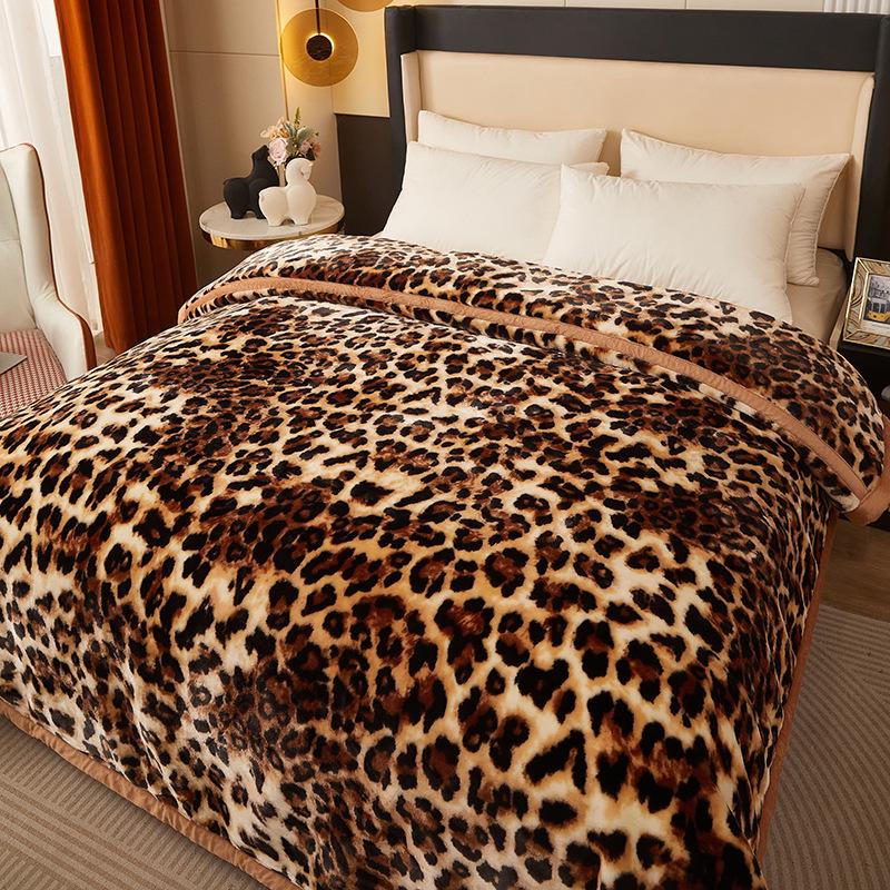 Winter Thickened Raschel Wedding Blanket – Double Layer Quilt for Students & Couples