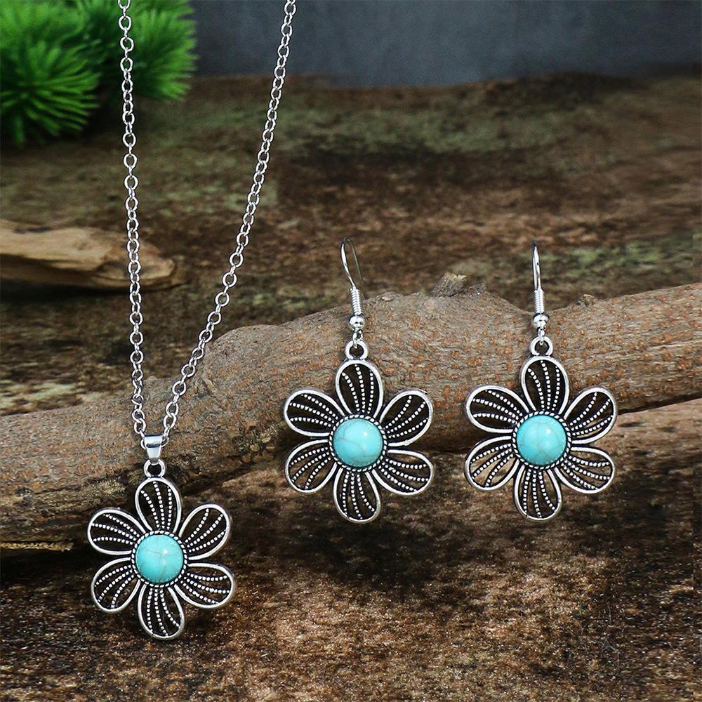 Vintage National Turquoise Necklaces Bohemian Versatile Temperament Exaggerated Rare Turquoise Pendant Necklaces Earrings Set