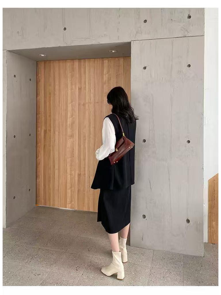 Women's Fashion Versatile French Underarm Bag - High-End, Simple, Niche Design, Hand-Held, Single Shoulder Handbag.
