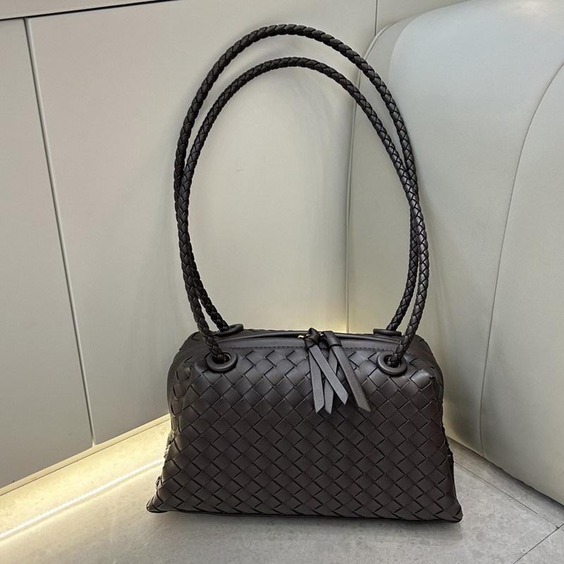 New leather hand-woven bag, high-end handbag, pillow bag, small square bag, shoulder messenger bag, women's bag.