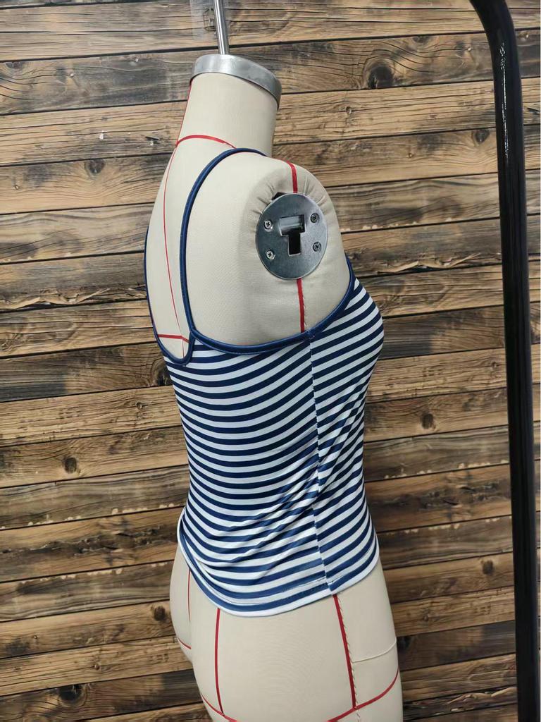 European Striped Strapless Crop Top - Sexy, Versatile, and Essential for Spring/Summer Outings and Commuting