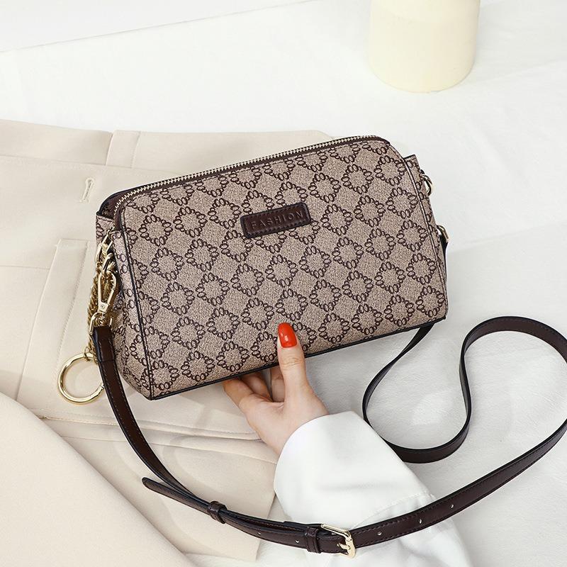 Bag Women's New Popular Messenger Bag Versatile Commuter Small Square Bag Fashion Design Shoulder Women's Bag