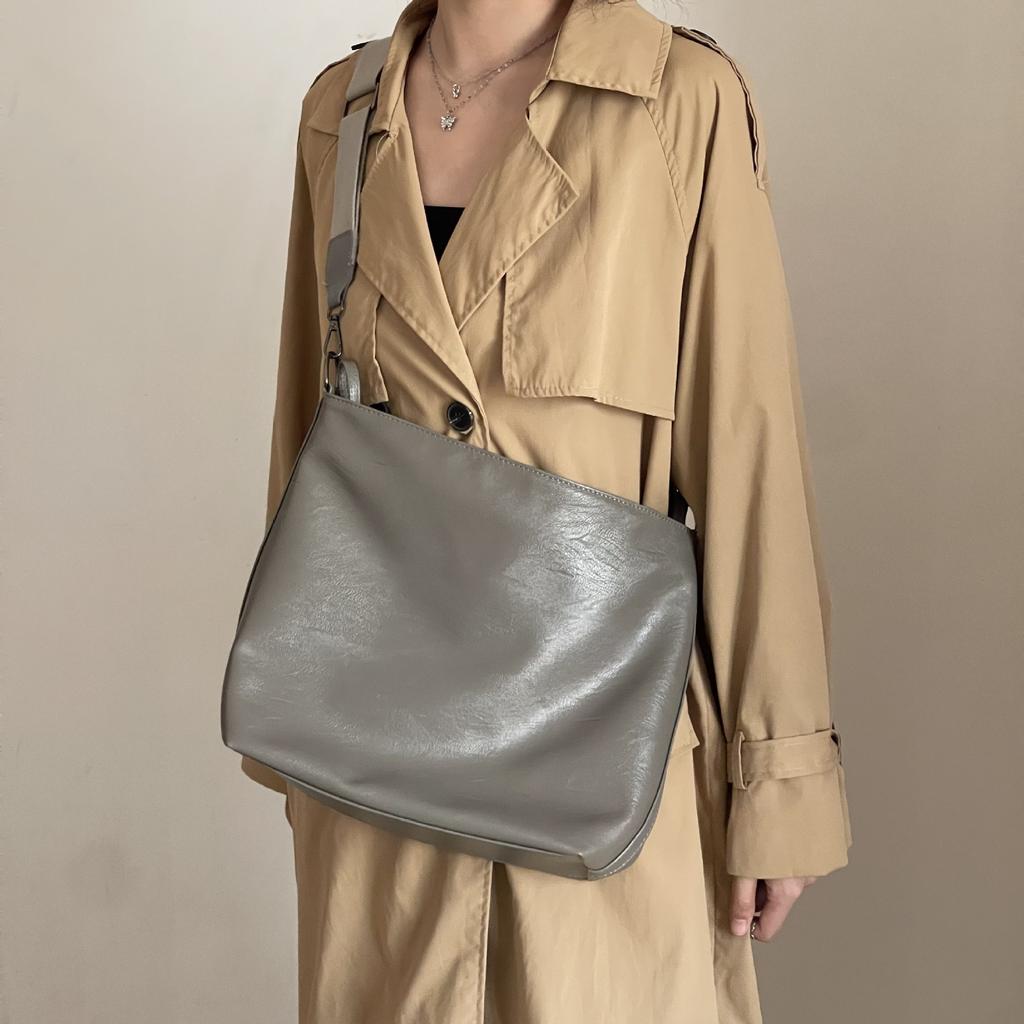 Trendy Underarm Bag for Women Korean Fashion Casual Bucket Bag New Large Capacity Commuter Shoulder Bag for Women
