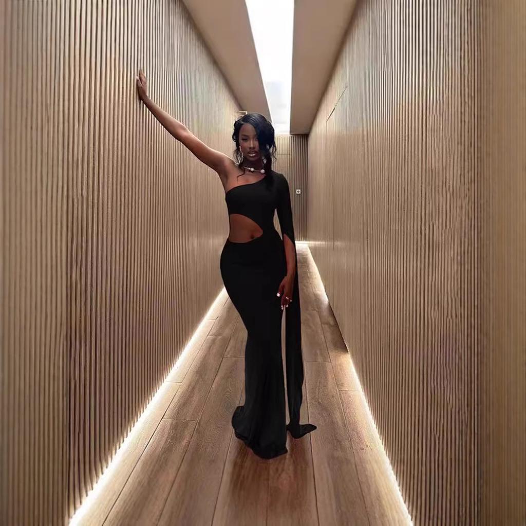 Summer New Design Hollow Hip Wrap Tight Dress Long Dress Elegant Temperament Solid Color Diagonal Neck Dress