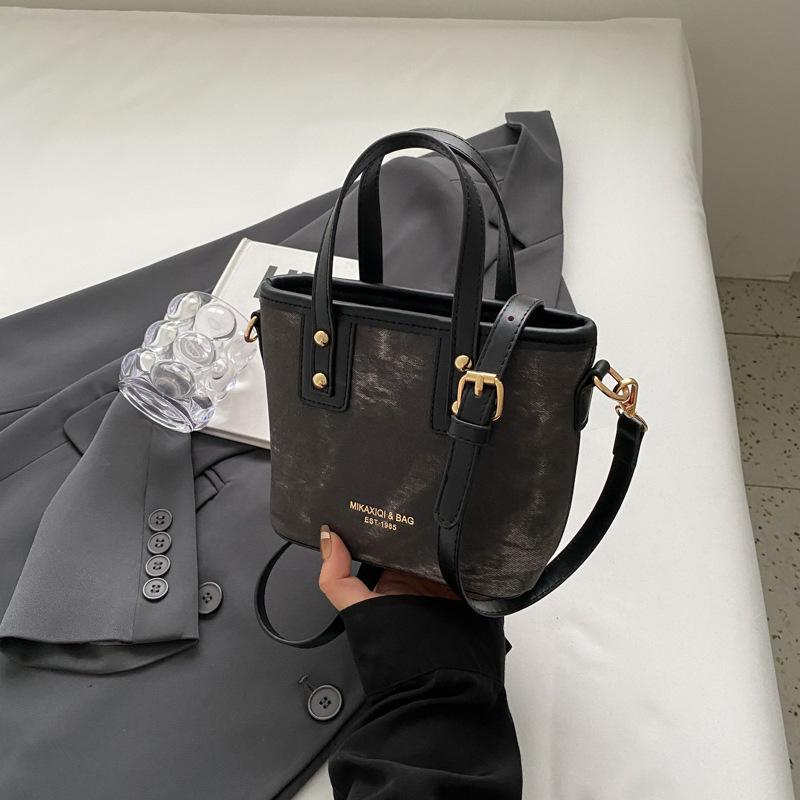 Niche High-end Small Bag Women's 2025 New Trendy and Versatile Shoulder Messenger Bag Fashionable Super Fire Portable Bucket Bag