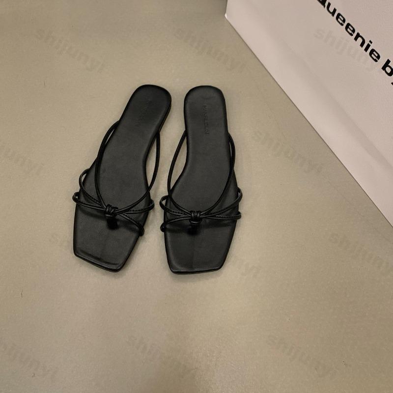 Fashion Summer Slippers Women's Shoes 2025 New Flat Flip Flops Comfortable Non Slip Outdoor Beach Shoes Fashion French Women Slippers