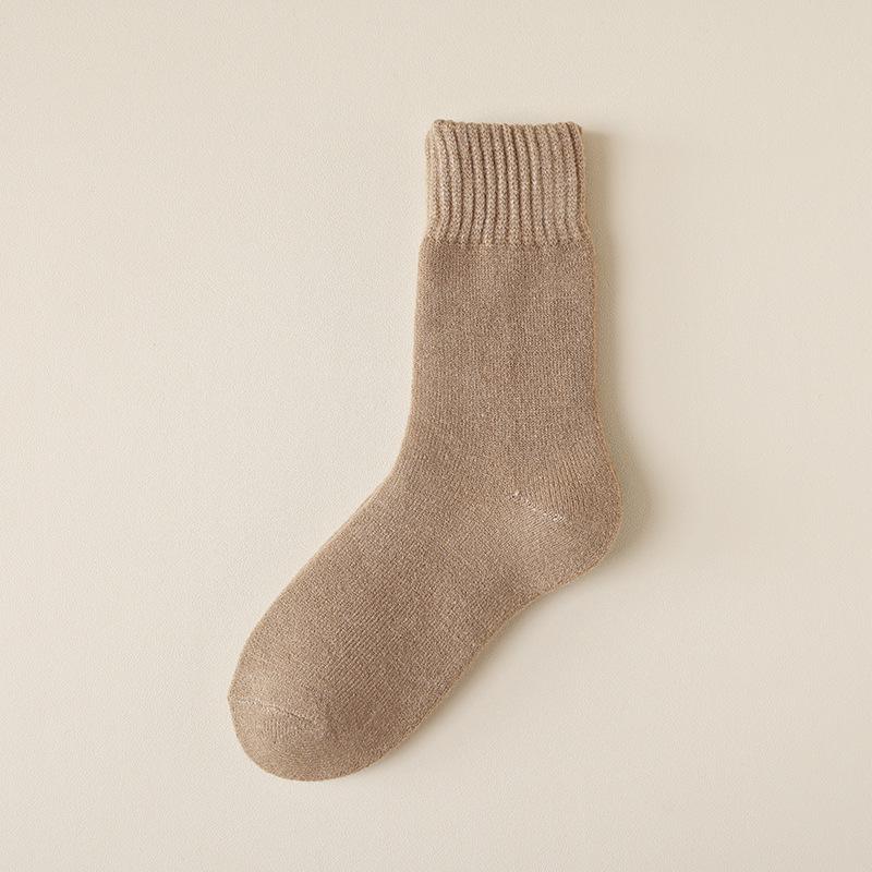 Japanese Style Solid Color Women's Cashmere Mid-Calf Socks - Fleece-Lined, Thickened for Warmth, Perfect for Autumn/Winter.